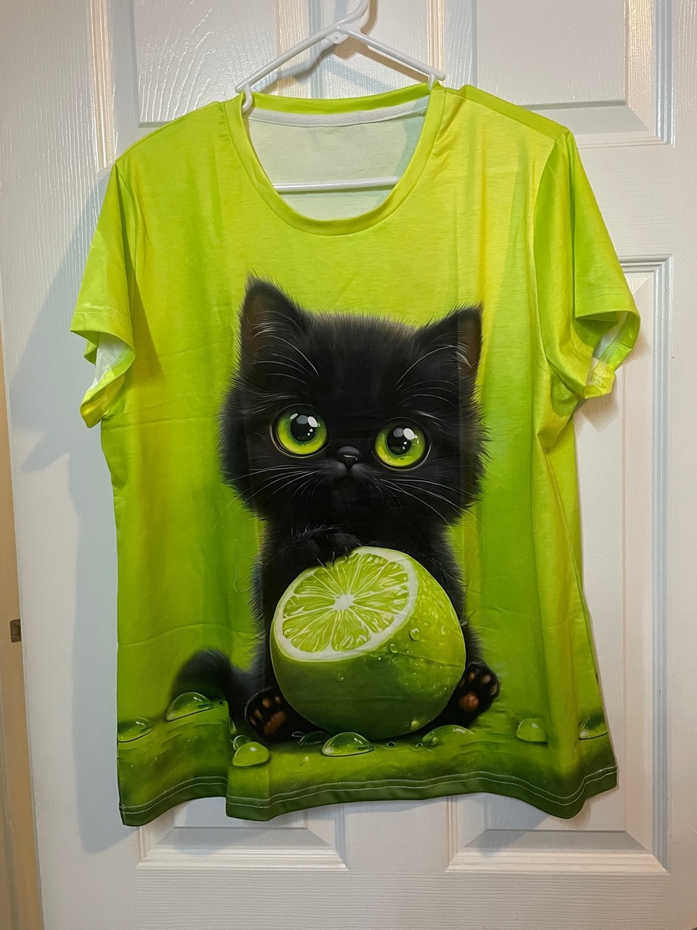 Cute Black Kitten Lime Graphic Cat T-Shirt - 
CUTE CUTE

PICTURE IS ON BACK ALSO